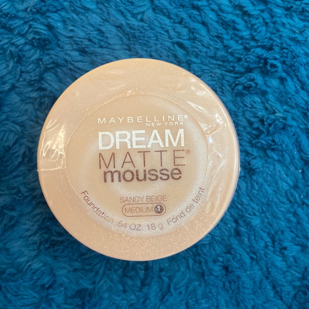 Maybelline Dream Matte Mousse Sandy Beige Medium 1